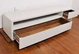 Home confeccionado em MDF na cor branca com com... - Home confeccionado em MDF na cor branca com com 3 gavetas e nicho na parte superior