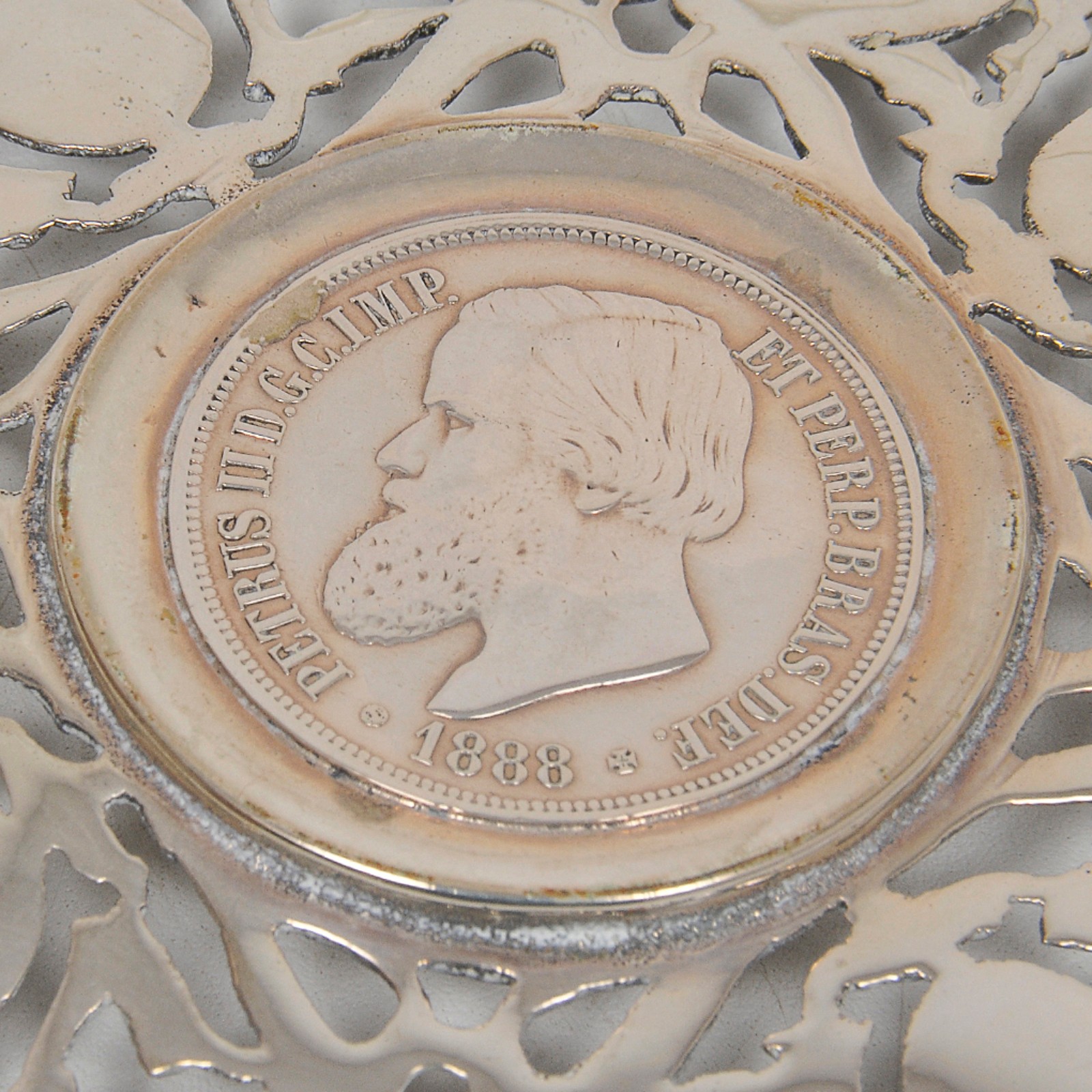 Par de xícaras, com recipientes em porcelana branca, em prata... - foto 4 de 6