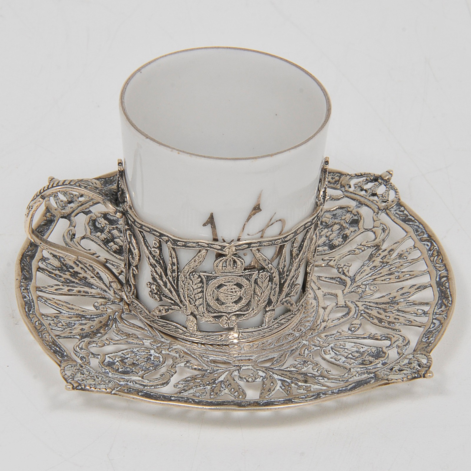 Par de xícaras, com recipientes em porcelana branca, em prata... - foto 2 de 6