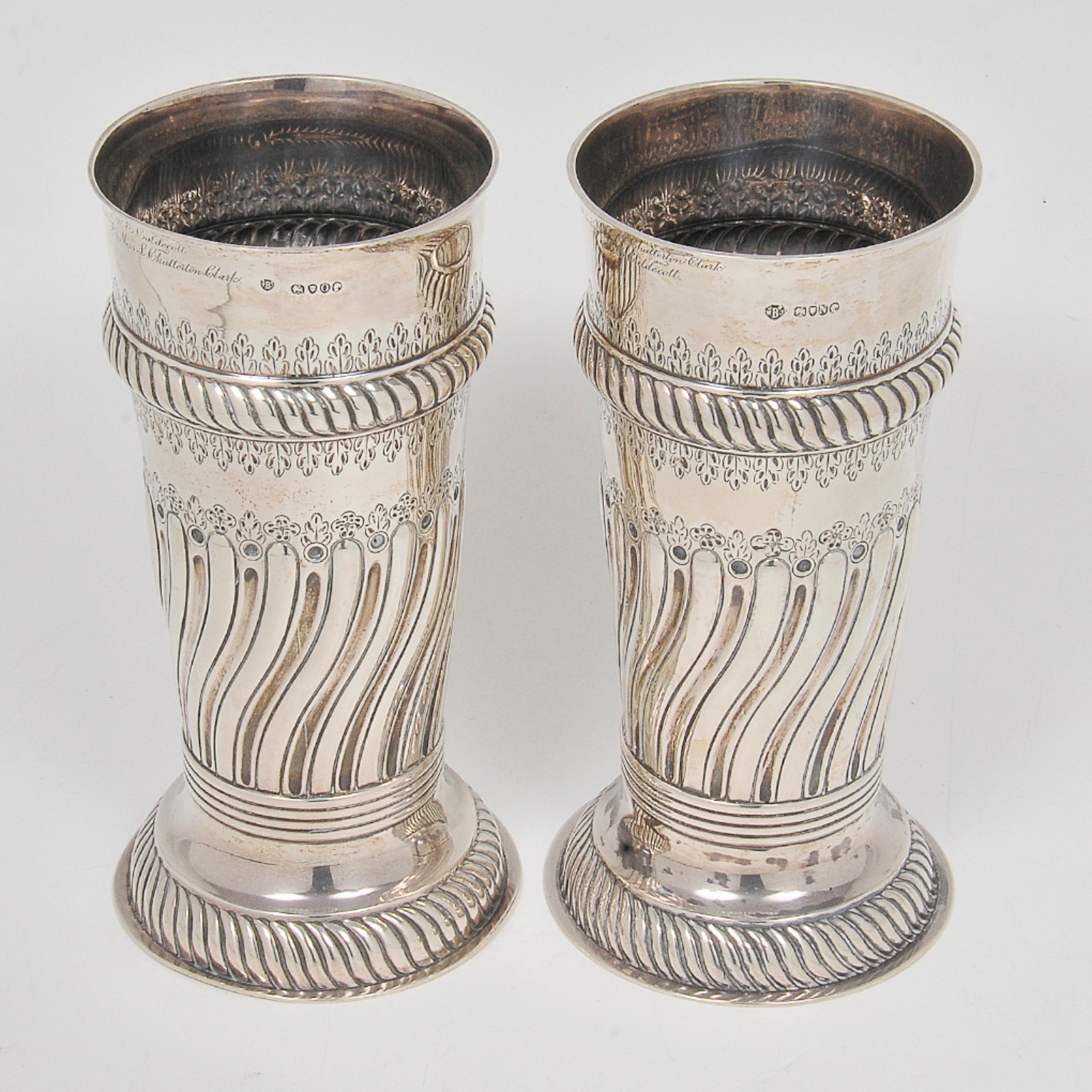 Par de "Beakers", canecas de comemoração de formato cilíndrico, em... - foto 2 de 3