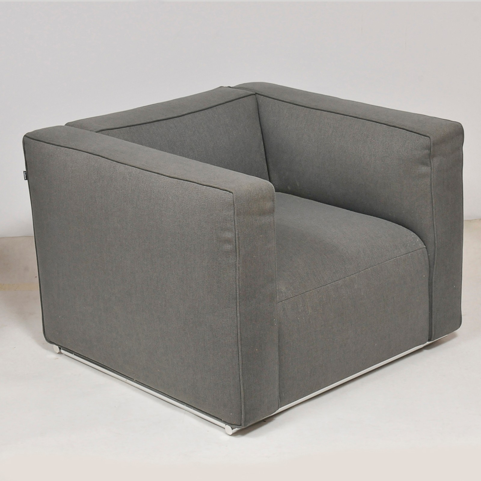 Par de poltronas de design italiano com estrutura em madeira... - foto 3 de 4