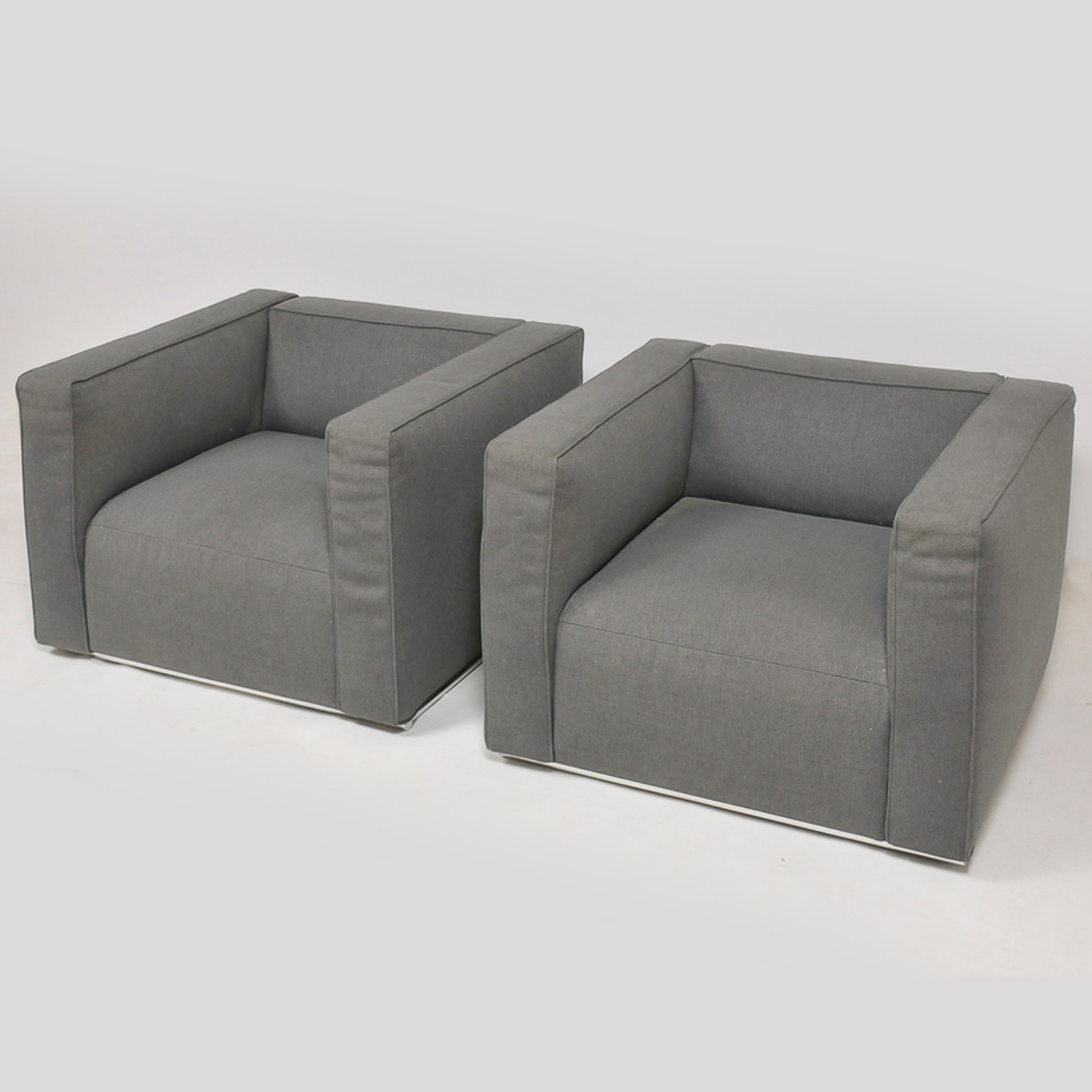 Par de poltronas de design italiano com estrutura em madeira... - foto 2 de 4