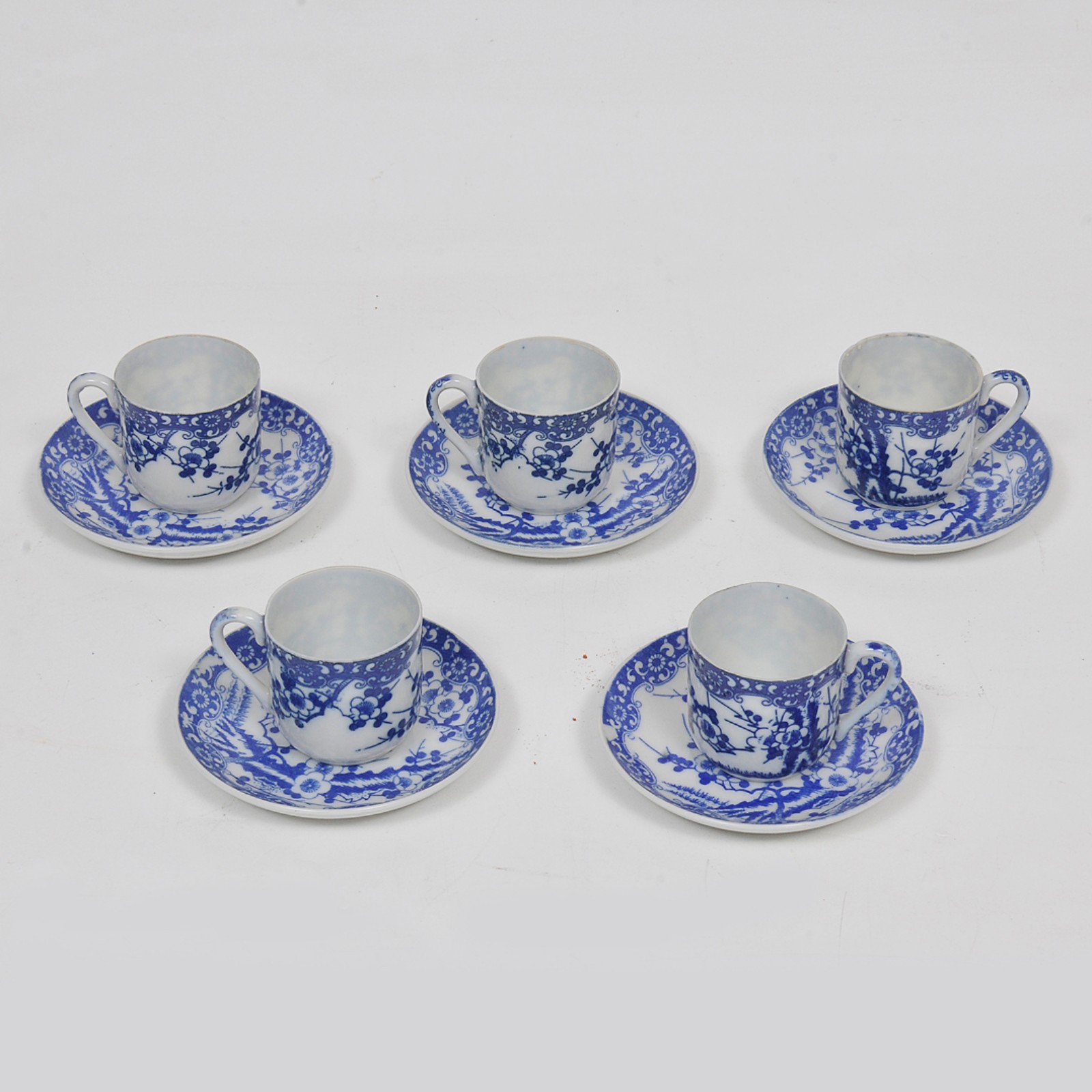 Conjunto com 5 xícaras para café e seus pires em porcelana japonesa... - foto 2 de 4
