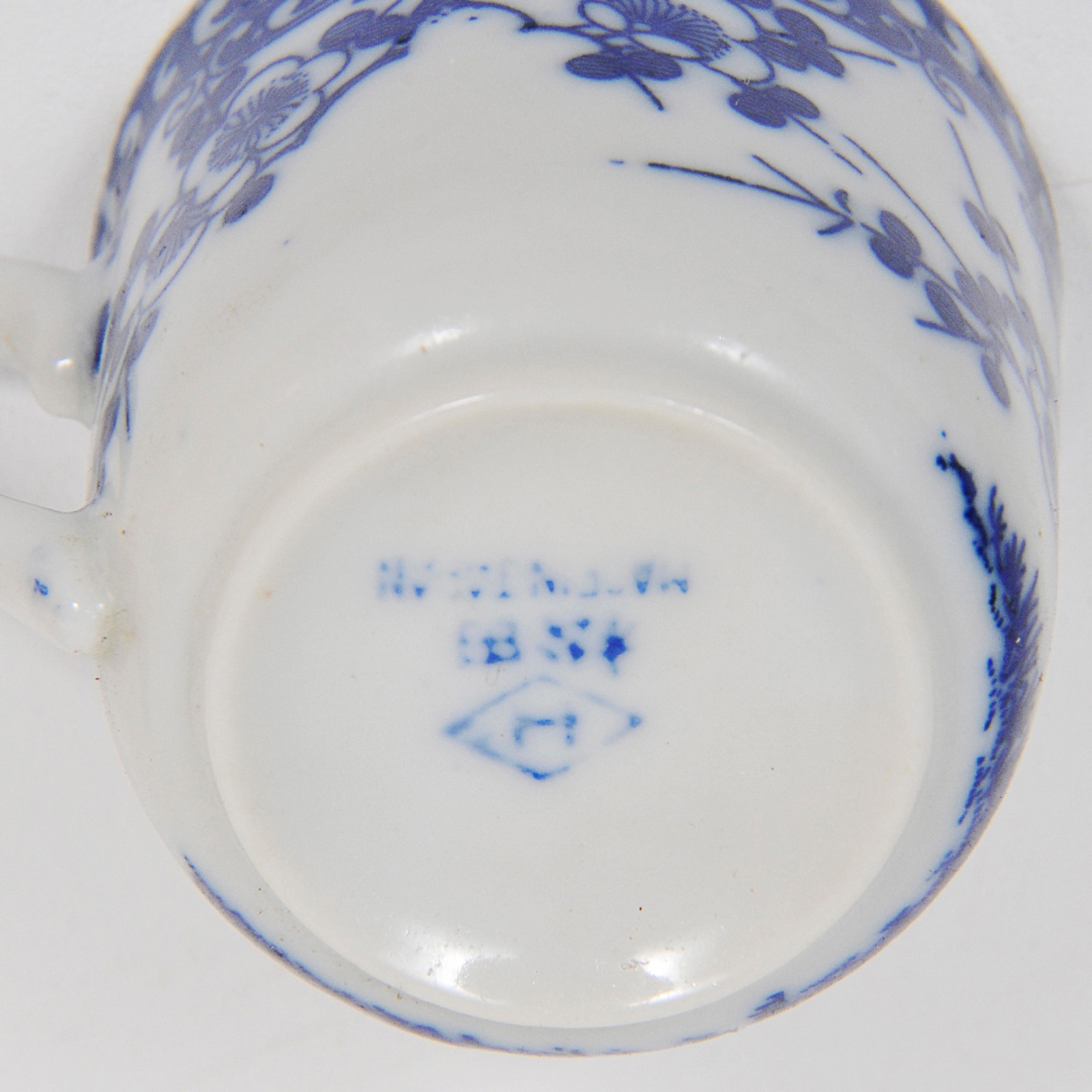 Conjunto com 5 xícaras para café e seus pires em porcelana japonesa... - foto 4 de 4