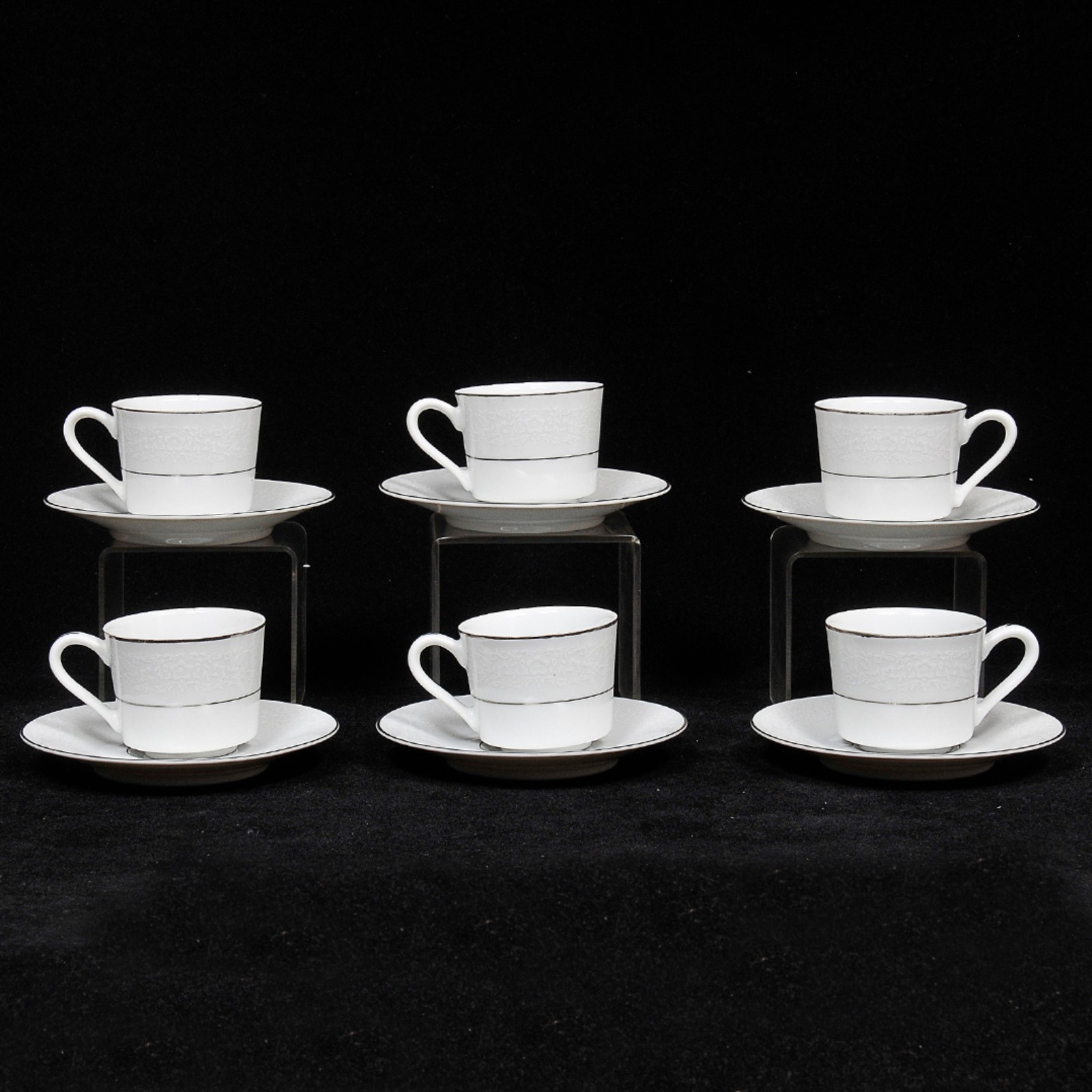 Lote composto por 9 xícaras de café com pires em porcelana japonesa... - foto 1 de 4