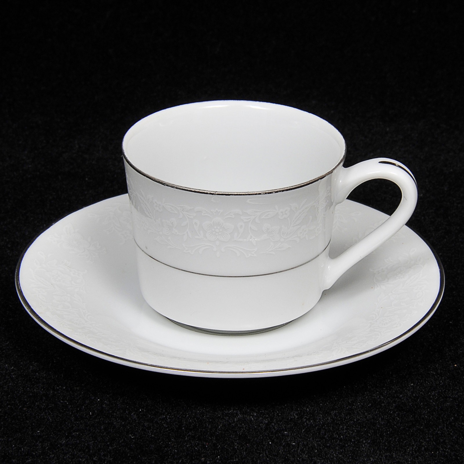 Lote composto por 9 xícaras de café com pires em porcelana japonesa... - foto 3 de 4