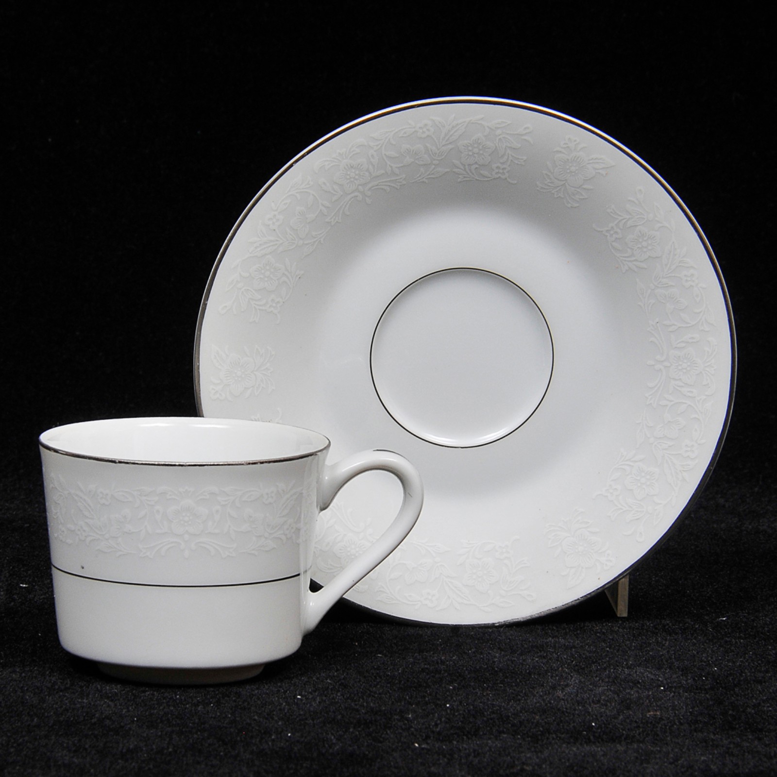 Lote composto por 9 xícaras de café com pires em porcelana japonesa... - foto 2 de 4