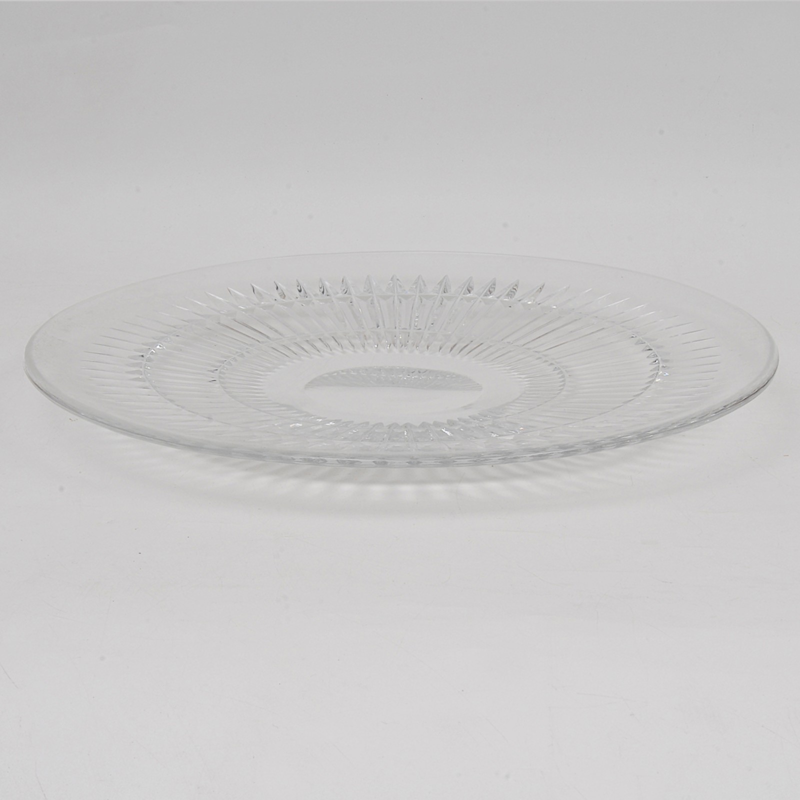Centro de mesa em cristal europeu translúcido ricamente lapidado com... - foto 1 de 4