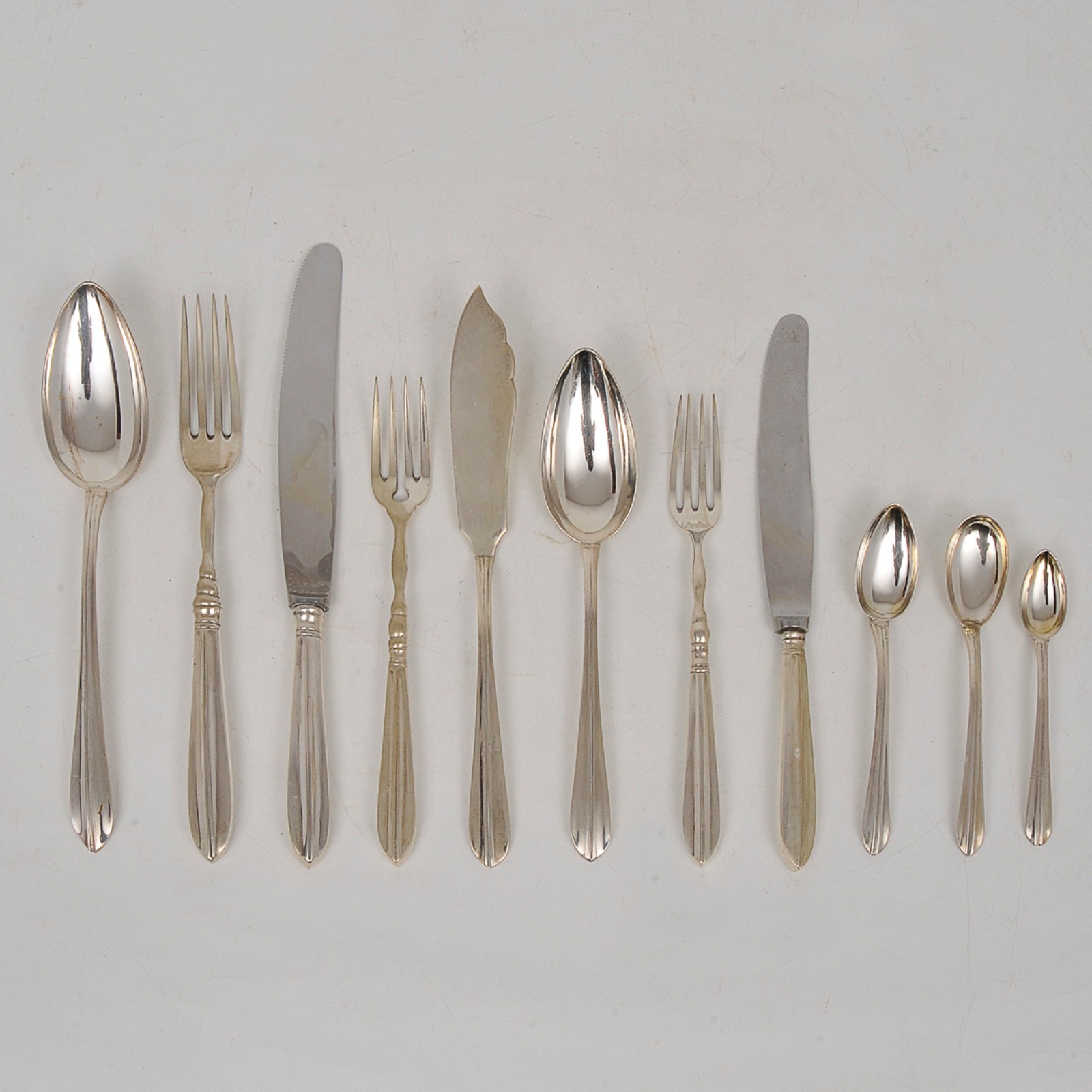 Faqueiro de coleção em prata brasileira estilo art deco , com cabos... - foto 2 de 4