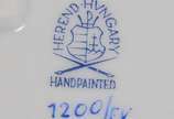 Elegante aparelho em porcelana europeia ricamen... - Elegante aparelho em porcelana europeia ricamente policromada do início do século XX na cor branca e verde decorada com folhagens e pintadas a m...