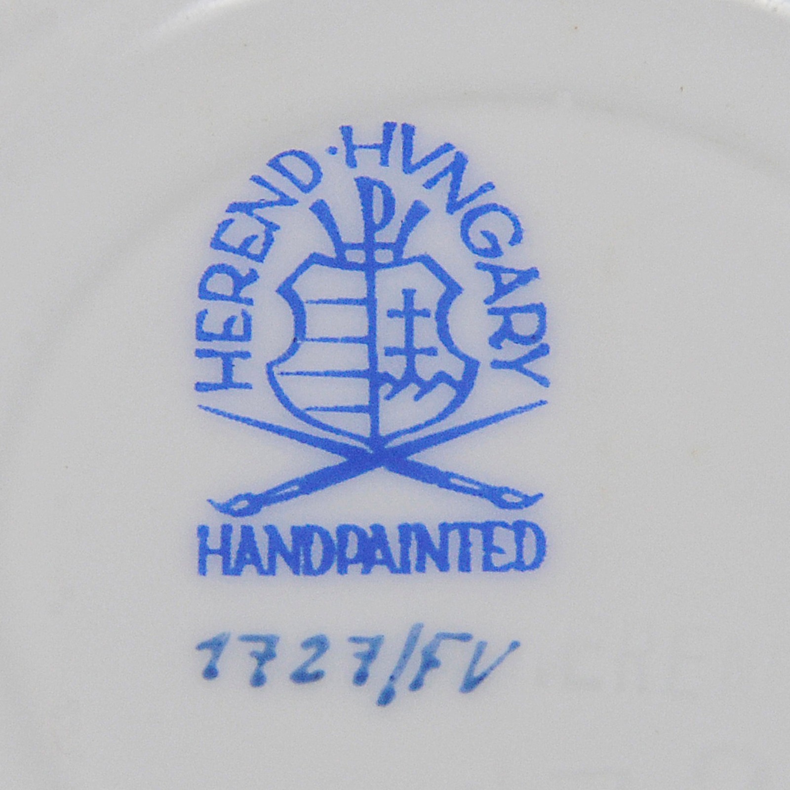 Elegante aparelho em porcelana europeia ricamente policromada do... - foto 9 de 10