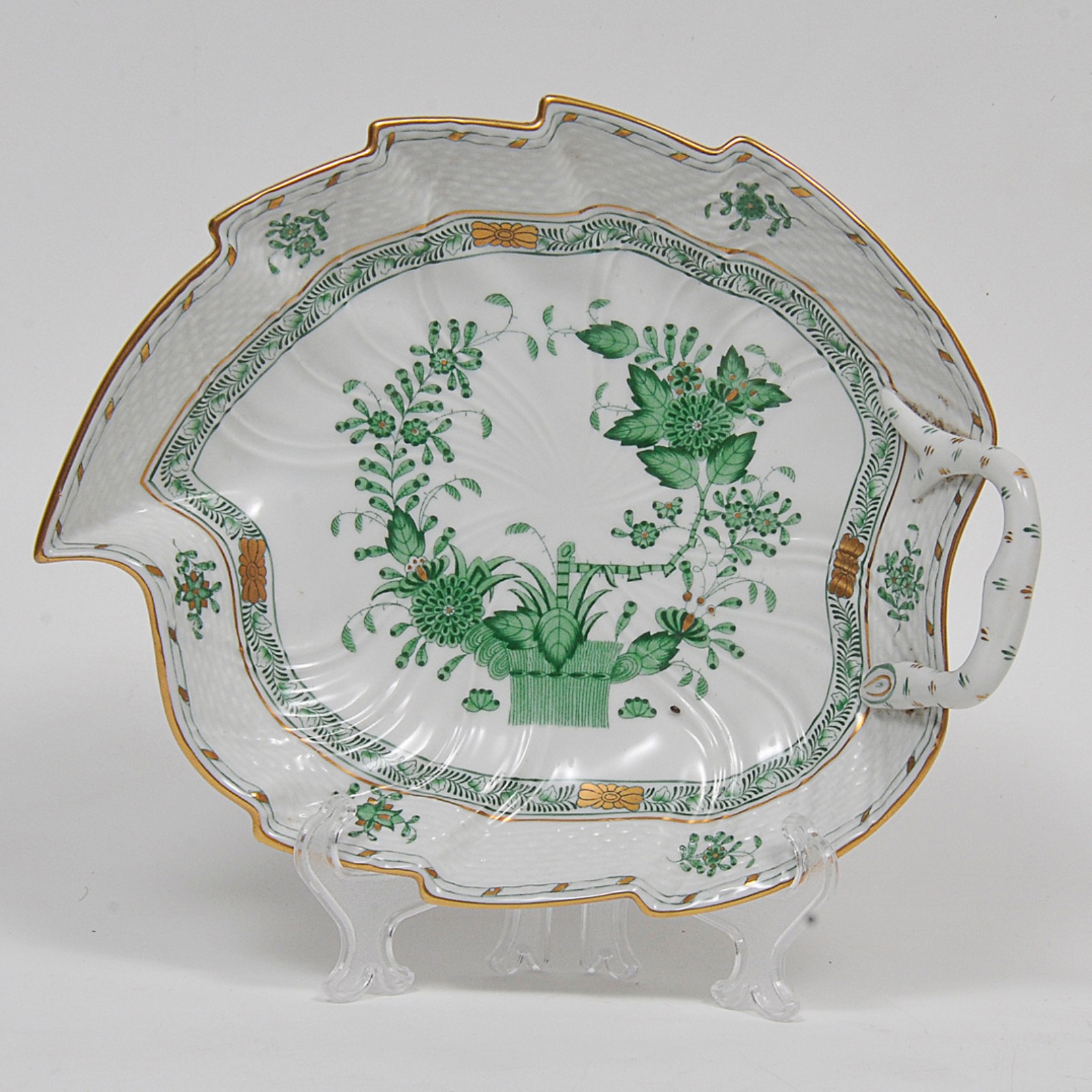 Elegante aparelho em porcelana europeia ricamente policromada do... - foto 8 de 10