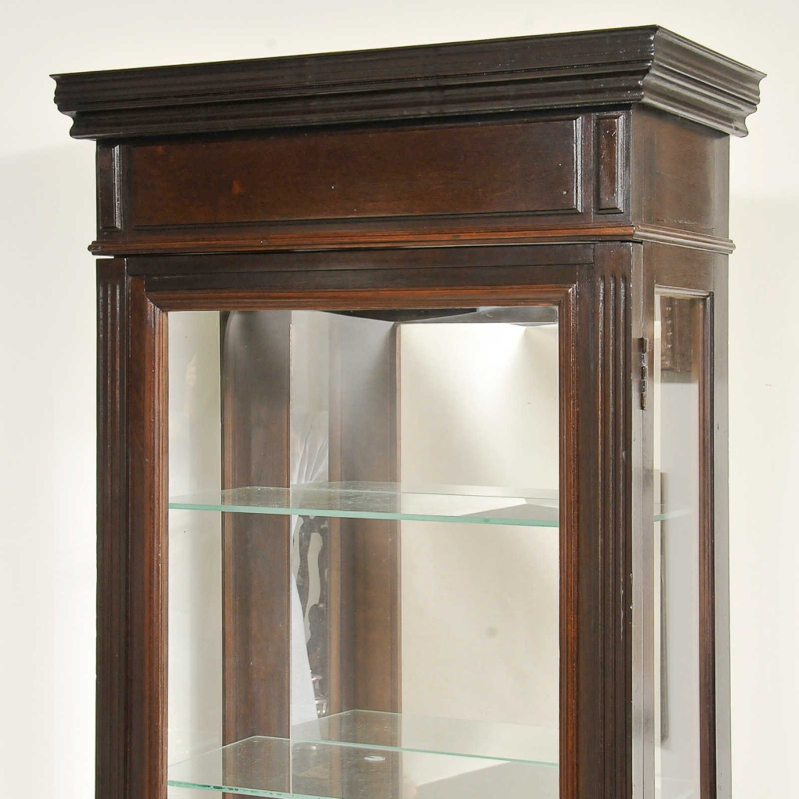 Vitrine em madeira nobre estilo inglês com porta de vidro, cinco... - foto 6 de 6