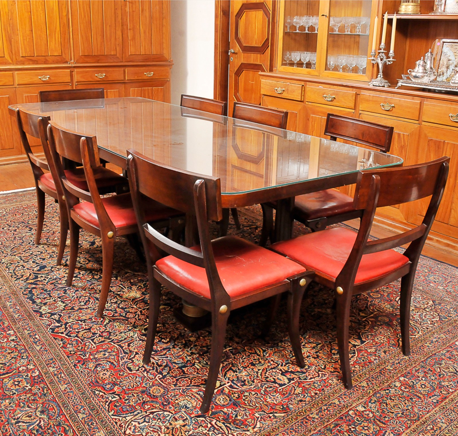 Sala de janta em madeira nobre brasileira composta por mesa e oito... - foto 1 de 7