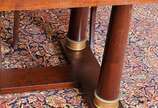 Sala de janta em madeira nobre brasileira compo... - Sala de janta em madeira nobre brasileira composta por mesa e oito cadeiras com estofado em couro na cor vermelha e tampo encimado de vidro.