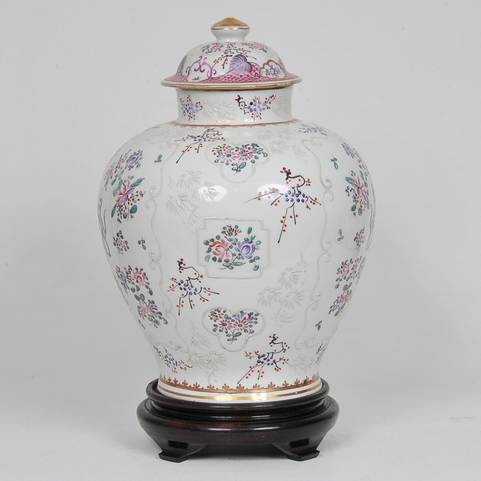 Par de potiches bojudos em porcelana, decoração de motivo floral... - foto 2 de 5