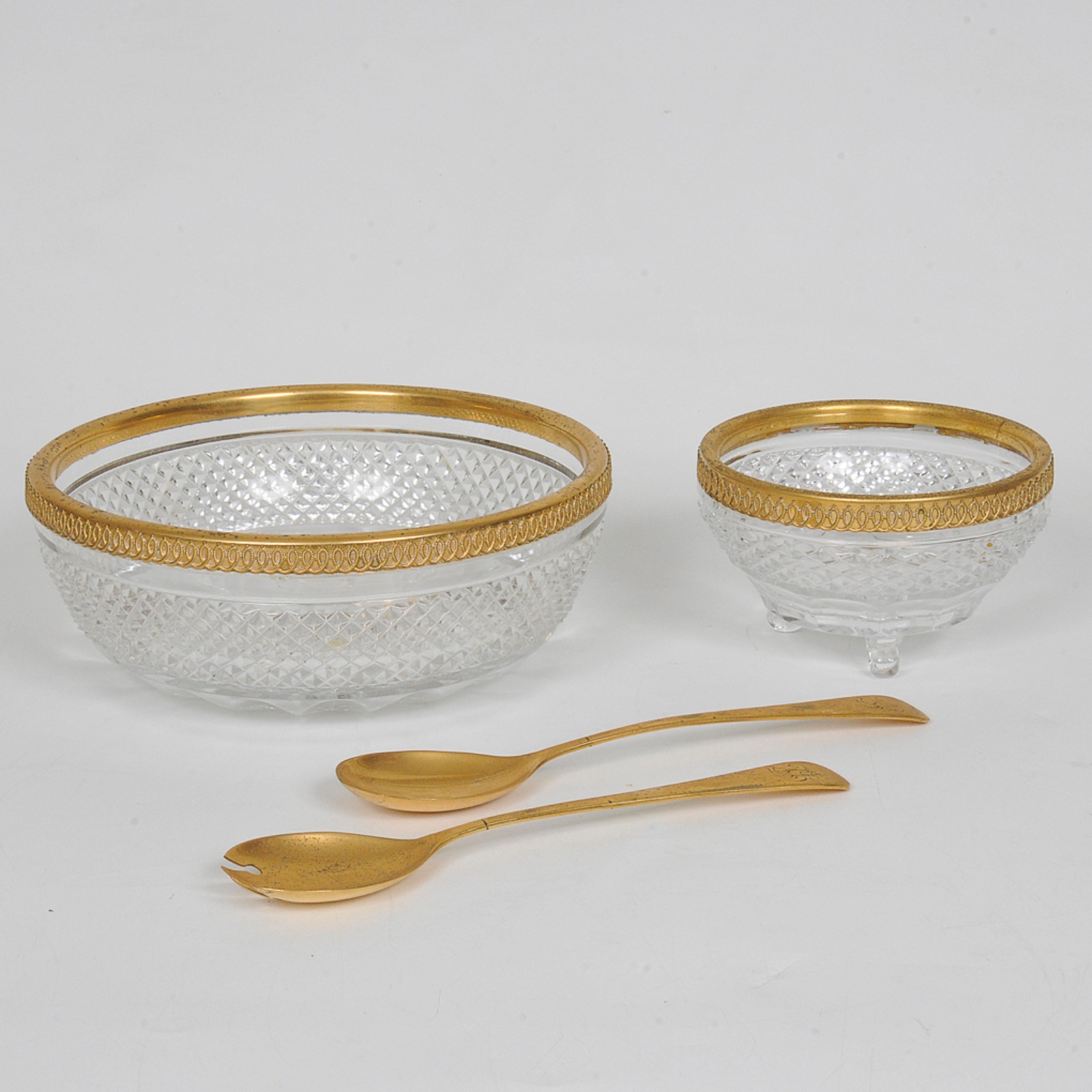 Conjunto de dois bowls com lapidação bico de jaca e friso dourado... - foto 1 de 4