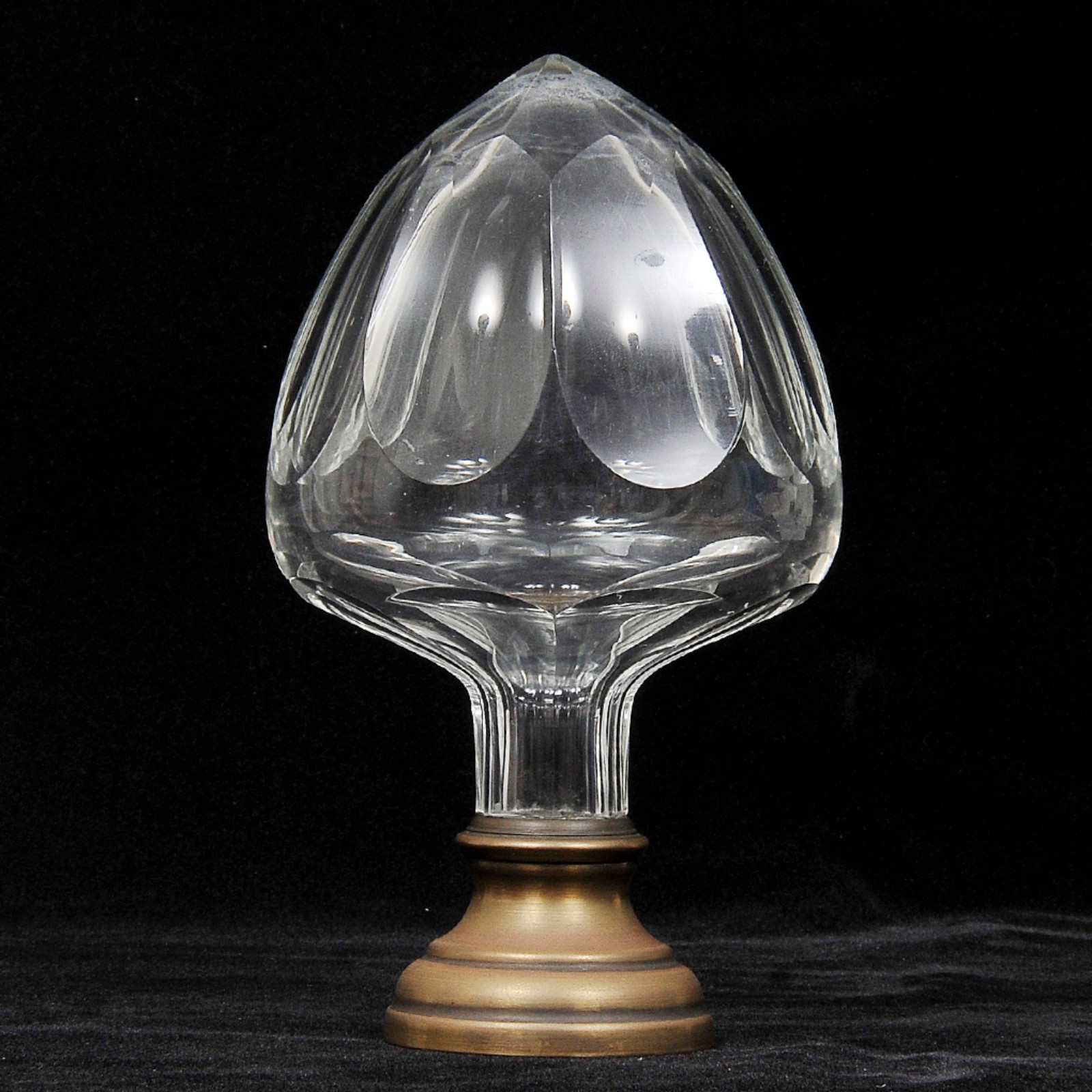 Pinha de coleção em cristal europeu, translúcido, lapidação dedão... - foto 1 de 2