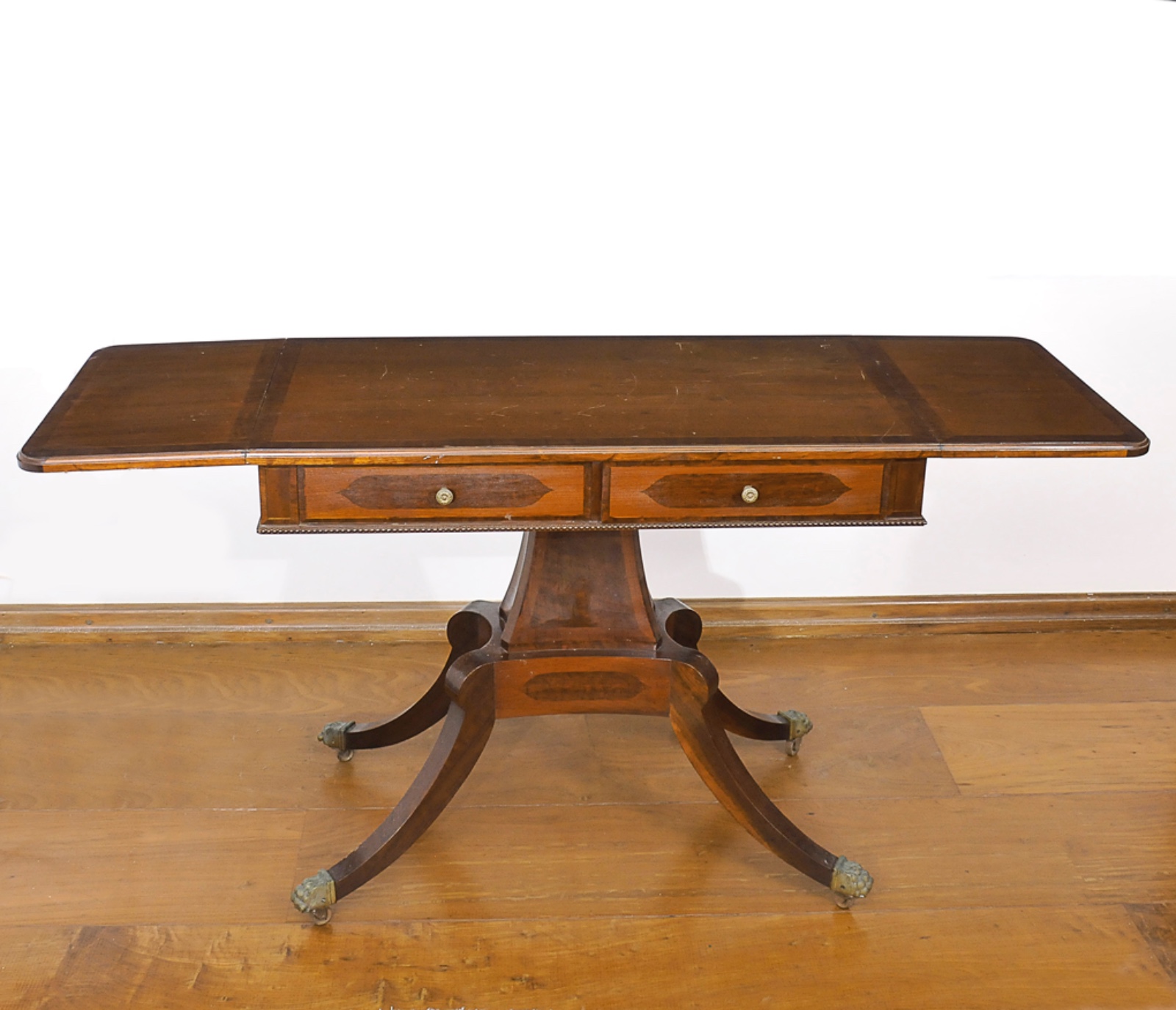 "Sofa Table" Inglês em madeira lustrada realçada por adornos e frisos... - foto 3 de 3
