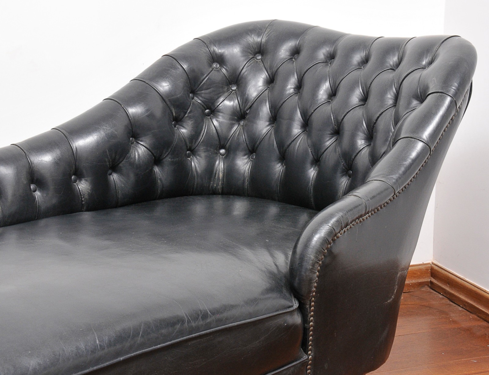 Chaise long estilo inglesa do século XX em couro Preto com encosto... - foto 4 de 4