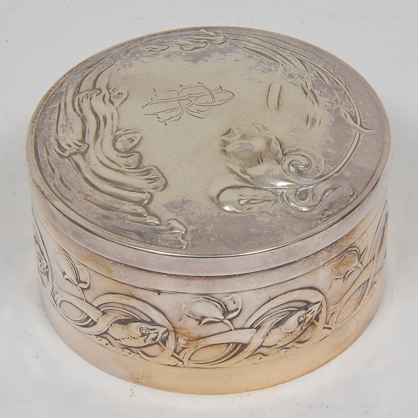 Pequena caixa porta algodão Art Nouveau de formato circular em metal... - foto 1 de 3