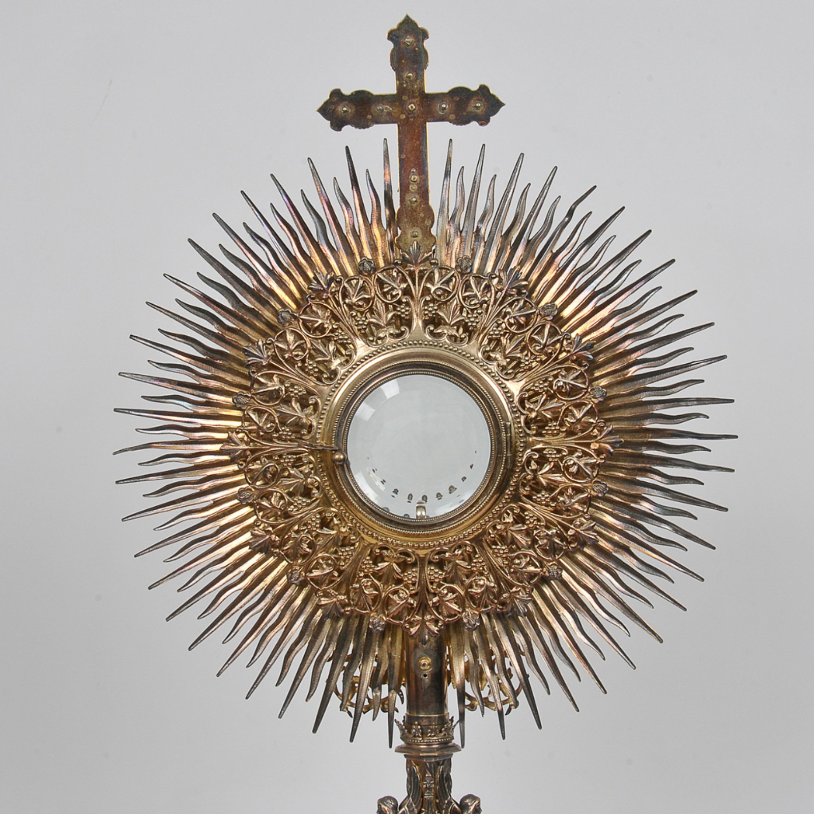 Ostensório em prata e vermeil, ornamentado por medalhões com... - foto 5 de 9