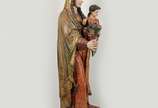 Imagem em madeira policromada <br>medindo 140 x... - Imagem em madeira policromada <br>medindo 140 x 50 cm com base total de 177 cm <br>