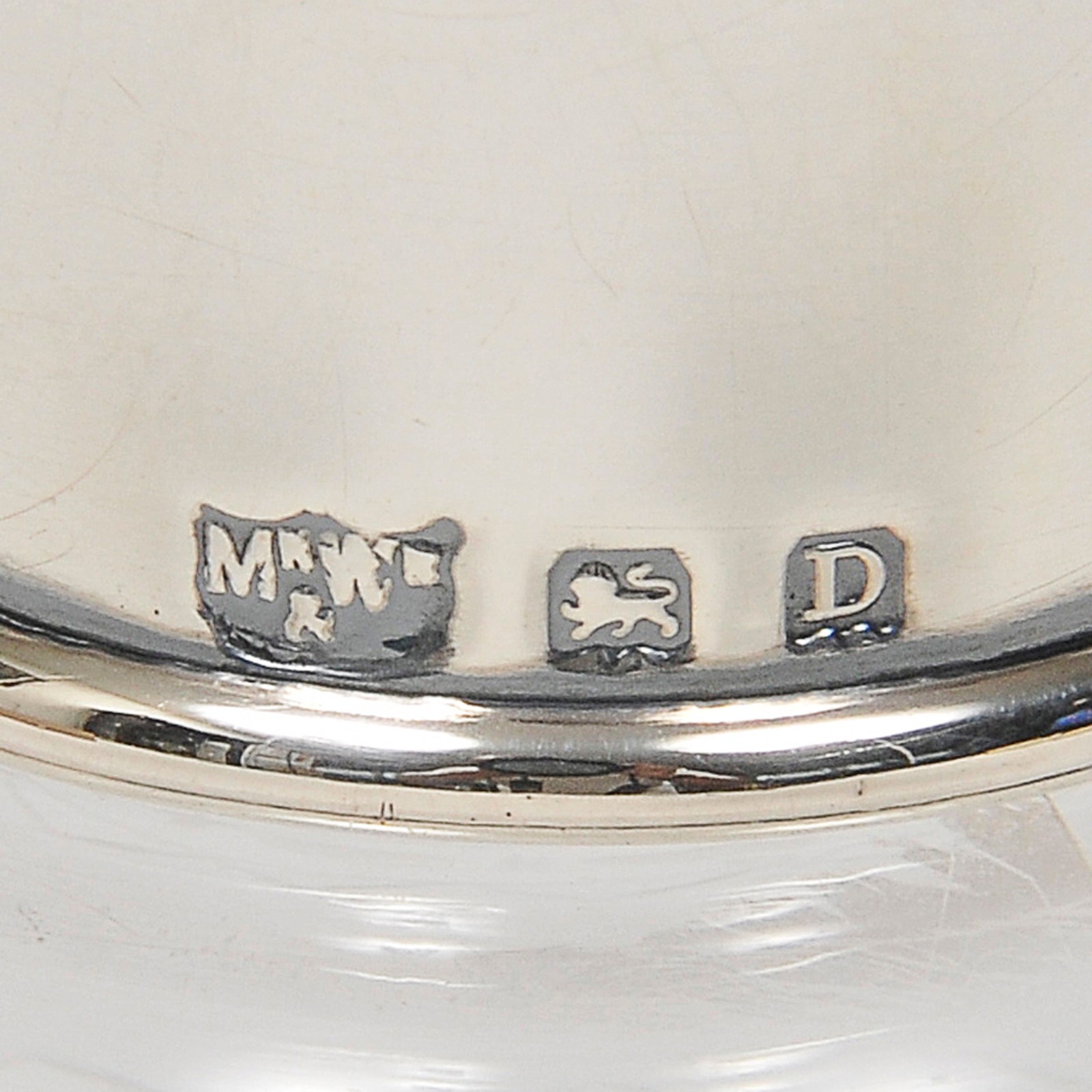 Perfumeiro inglês em cristal de formato piriforme ornado com... - foto 3 de 4