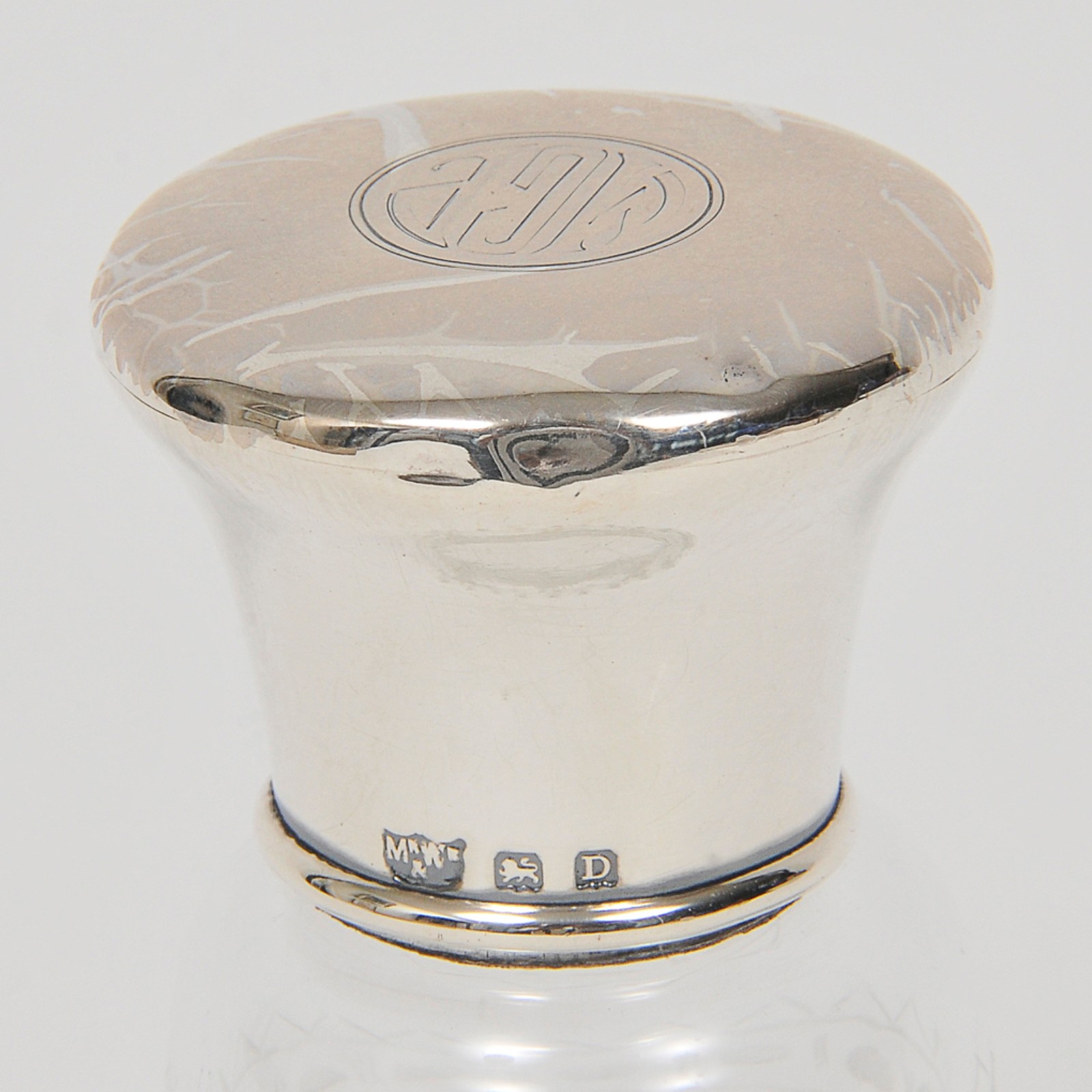 Perfumeiro inglês em cristal de formato piriforme ornado com... - foto 2 de 4