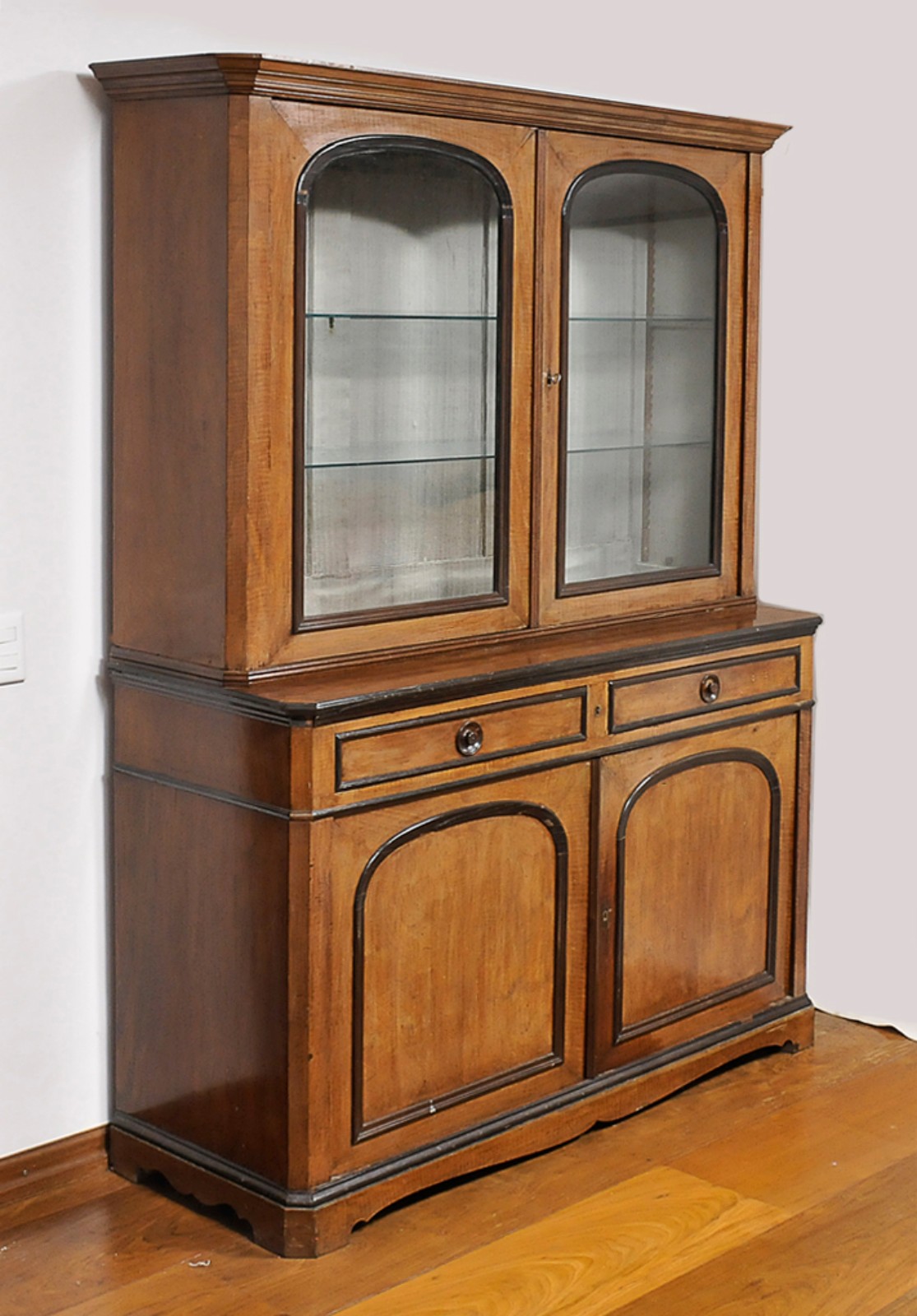 Bookcase inglês estilo Georgiano em madeira clara e lustrada... - foto 5 de 5