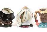 Royal Doulton (1815),  - Lote composto por 3 canecas de coleção em cerâmica ricamente policromada.<br>Representando "Dom Quixote - D - 6455 / Athos - D - 6439 / Macbeth / The 