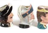 Royal Doulton (1815),  - Lote composto por 3 canecas de coleção em cerâmica ricamente policromada.<br>Representando "Dom Quixote - D - 6455 / Athos - D - 6439 / Macbeth / The 
