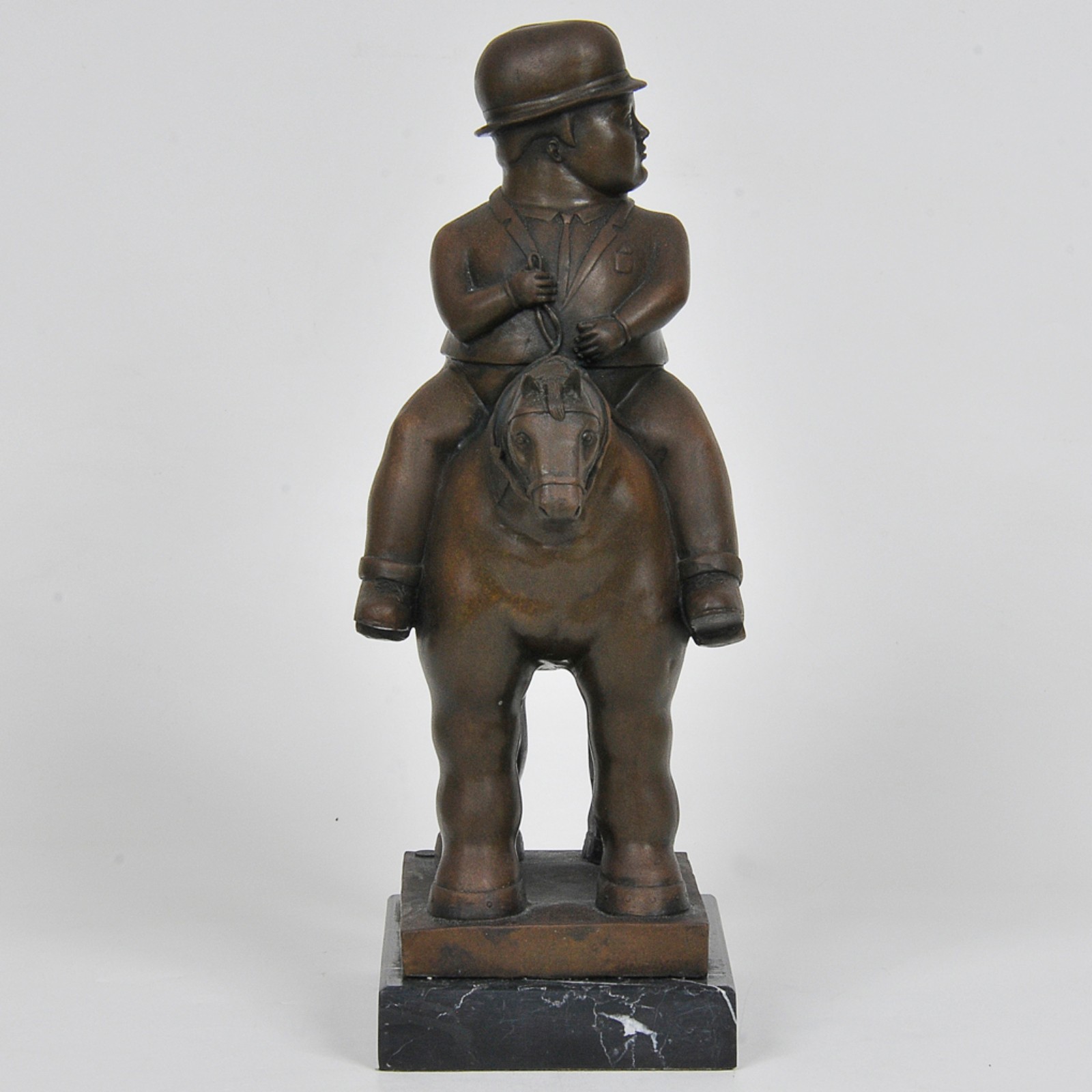Figura com cavalo - foto 6 de 6