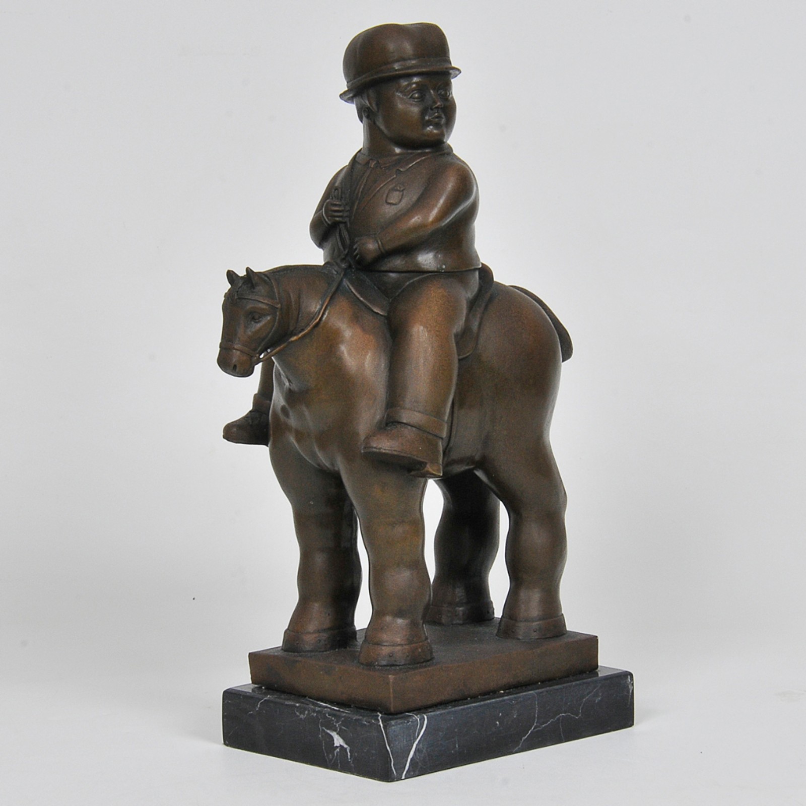 Figura com cavalo - foto 1 de 6