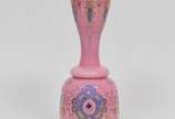 Baccarat (1764),  - antigo vaso floreira em opalina francesa do séc. XIX na cor rosa decorada com guirlandas e volutas pintadas a mão com detalhes dourados, borda recorta