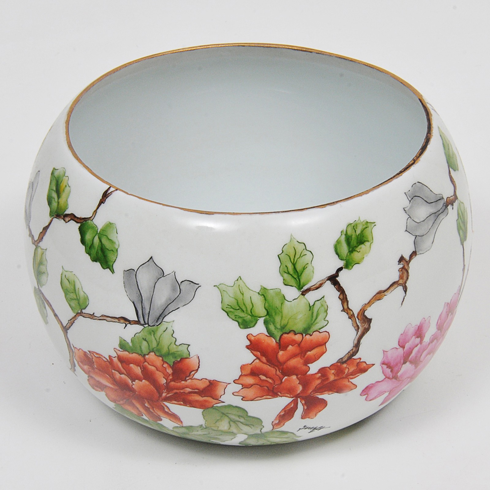 Cachepot em porcelana nacional manufatura Polovi na cor branca... - foto 2 de 3