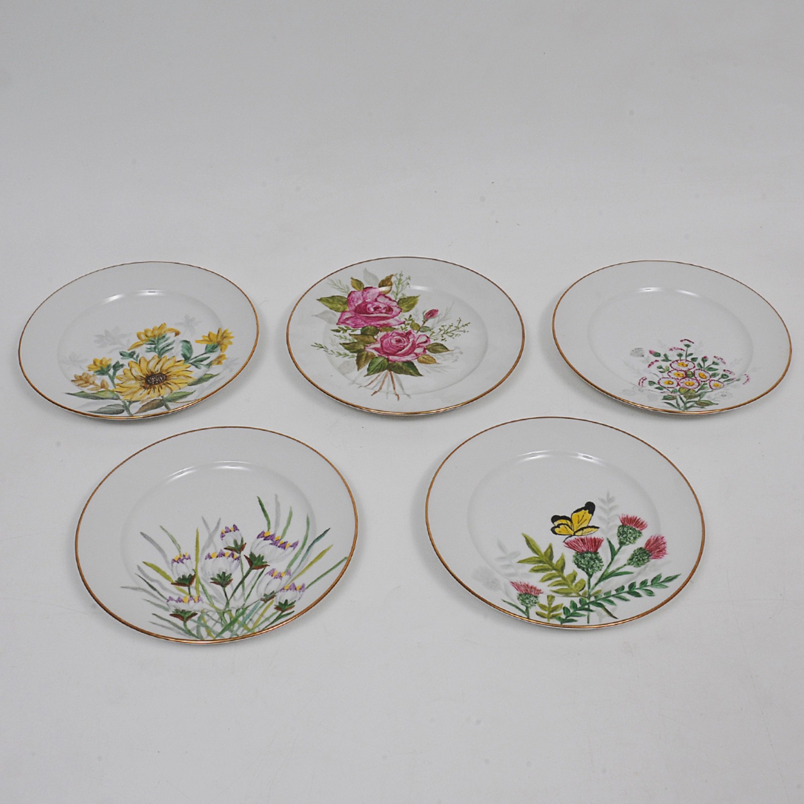 Lote composto por 6 pratos de sobremesa de coleção em porcelana da... - foto 1 de 3