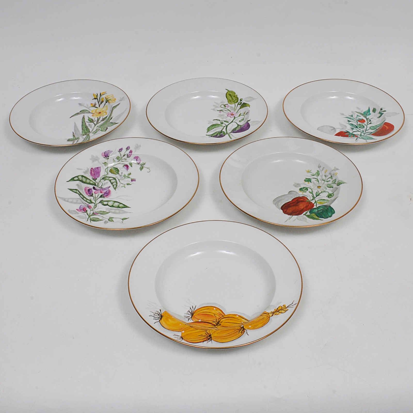 Lote composto por 6 pratos de sobremesa de coleção em porcelana da... - foto 1 de 3