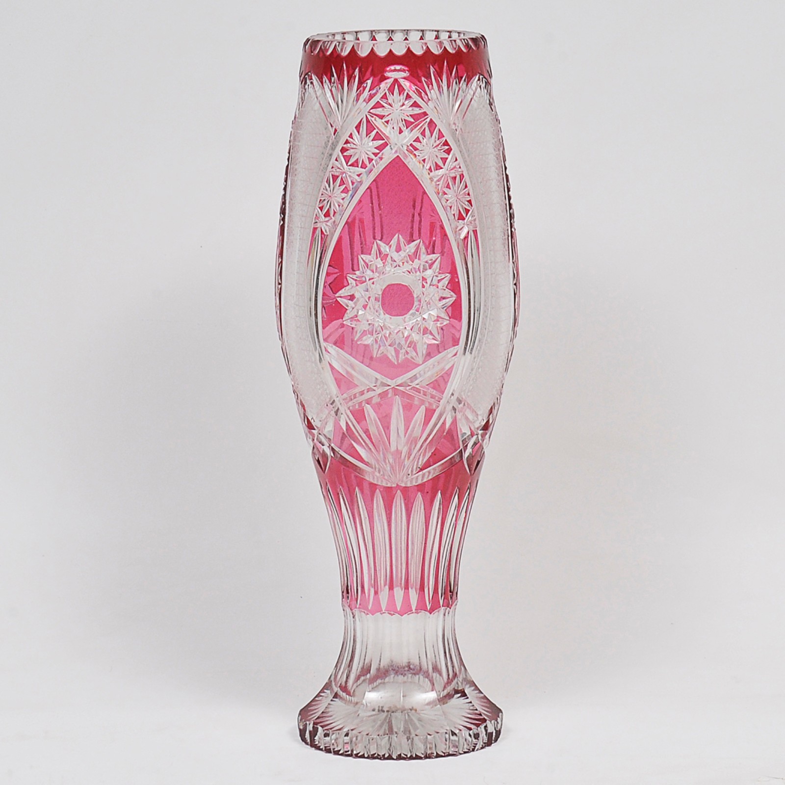 Grande vaso floreira em grosso cristal francês double rubi ricamente... - foto 1 de 3