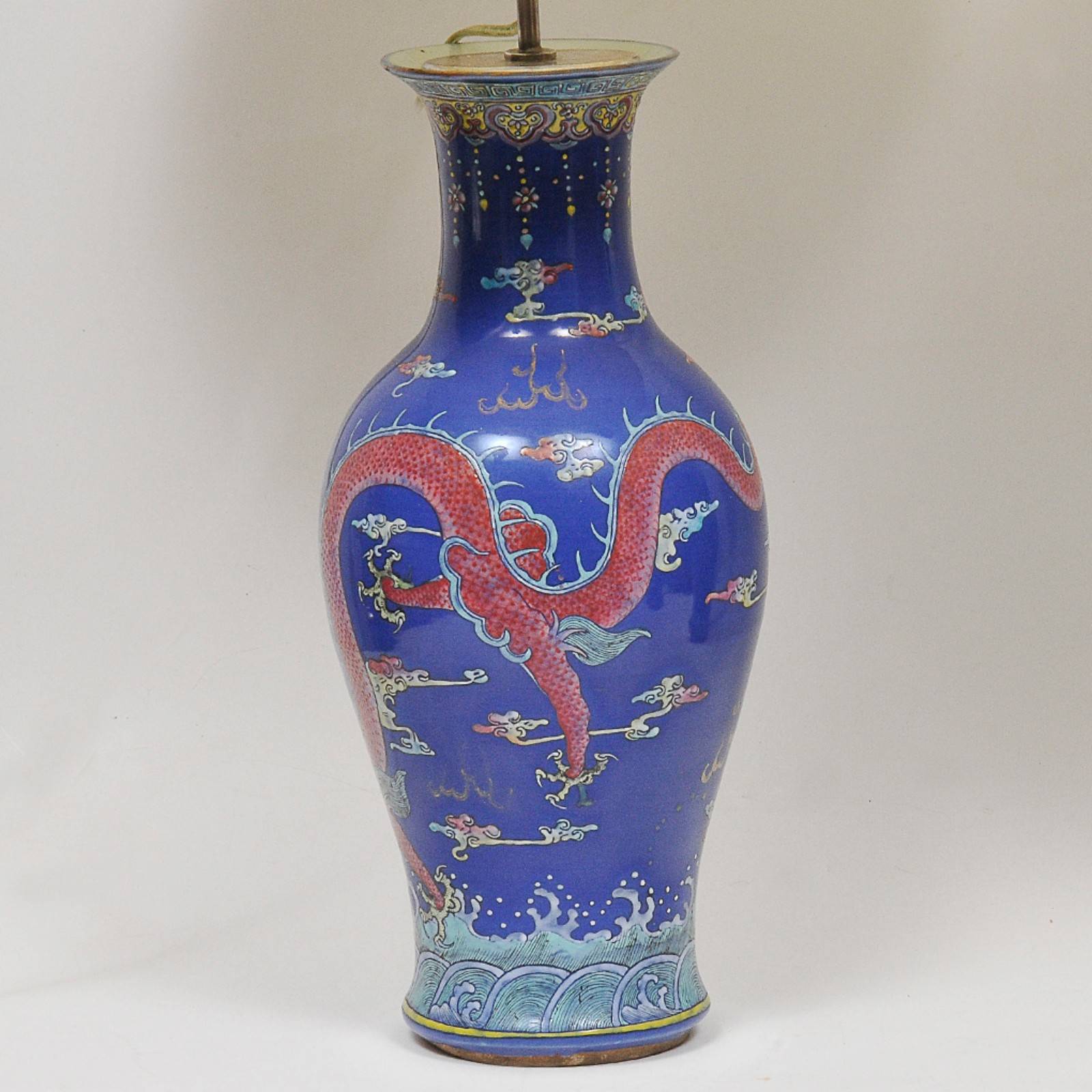 Parte luminárias de mesa em porcelana japonesa no tom azul cobalto... - foto 2 de 3