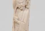 Escultura em marfim oriental do séc. XIX repres... - Escultura em marfim oriental do séc. XIX representando " Ancião ", base madeira nobre entalhada. 