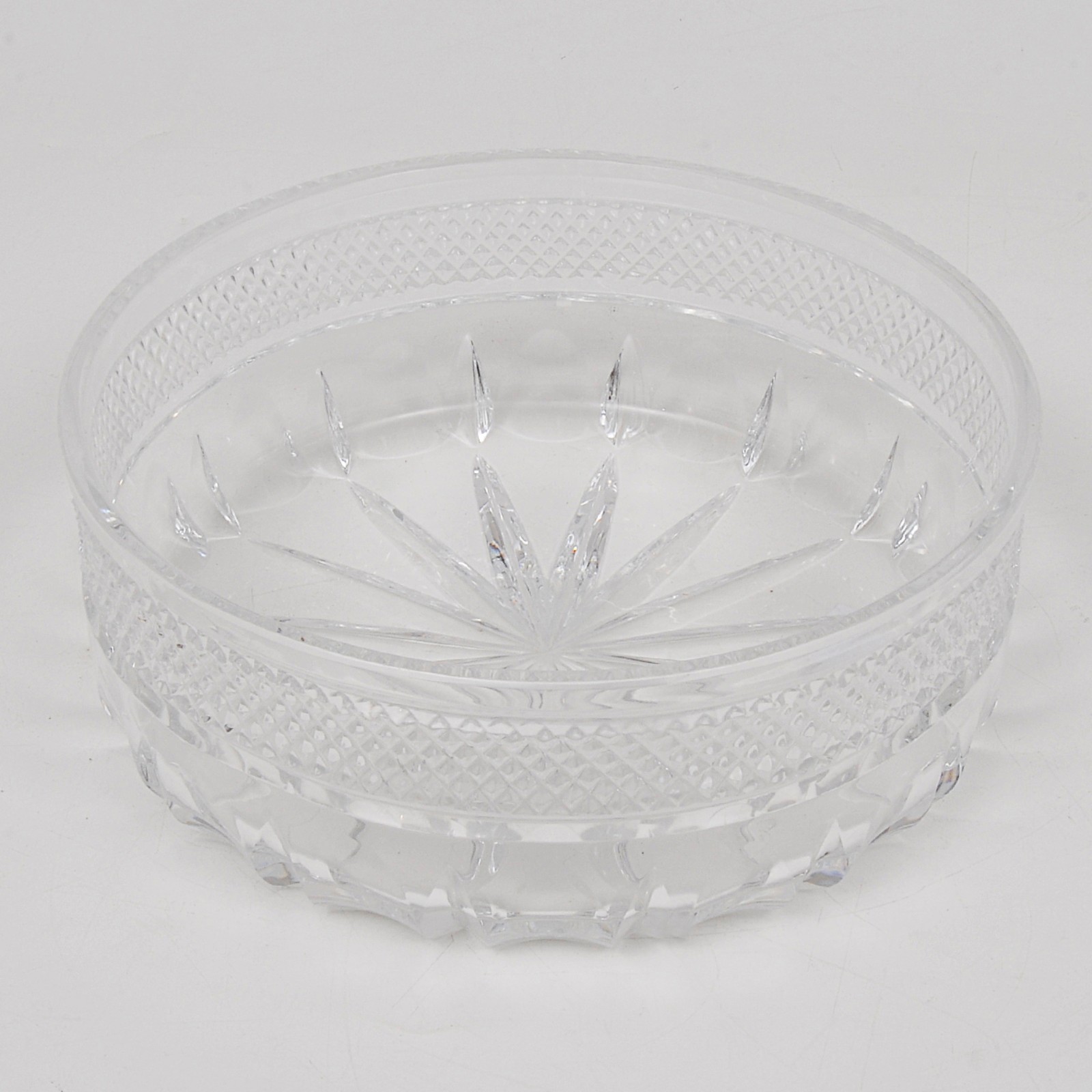 Centro de mesa em cristal europeu translúcido ricamente lapidada com... - foto 3 de 3