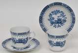 Conjunto de 10 xícaras de chá com pires em porc... - Conjunto de 10 xícaras de chá com pires em porcelana nas ores azul e branca decorada com flores e folhagens em esmalte ricamente policromados. 