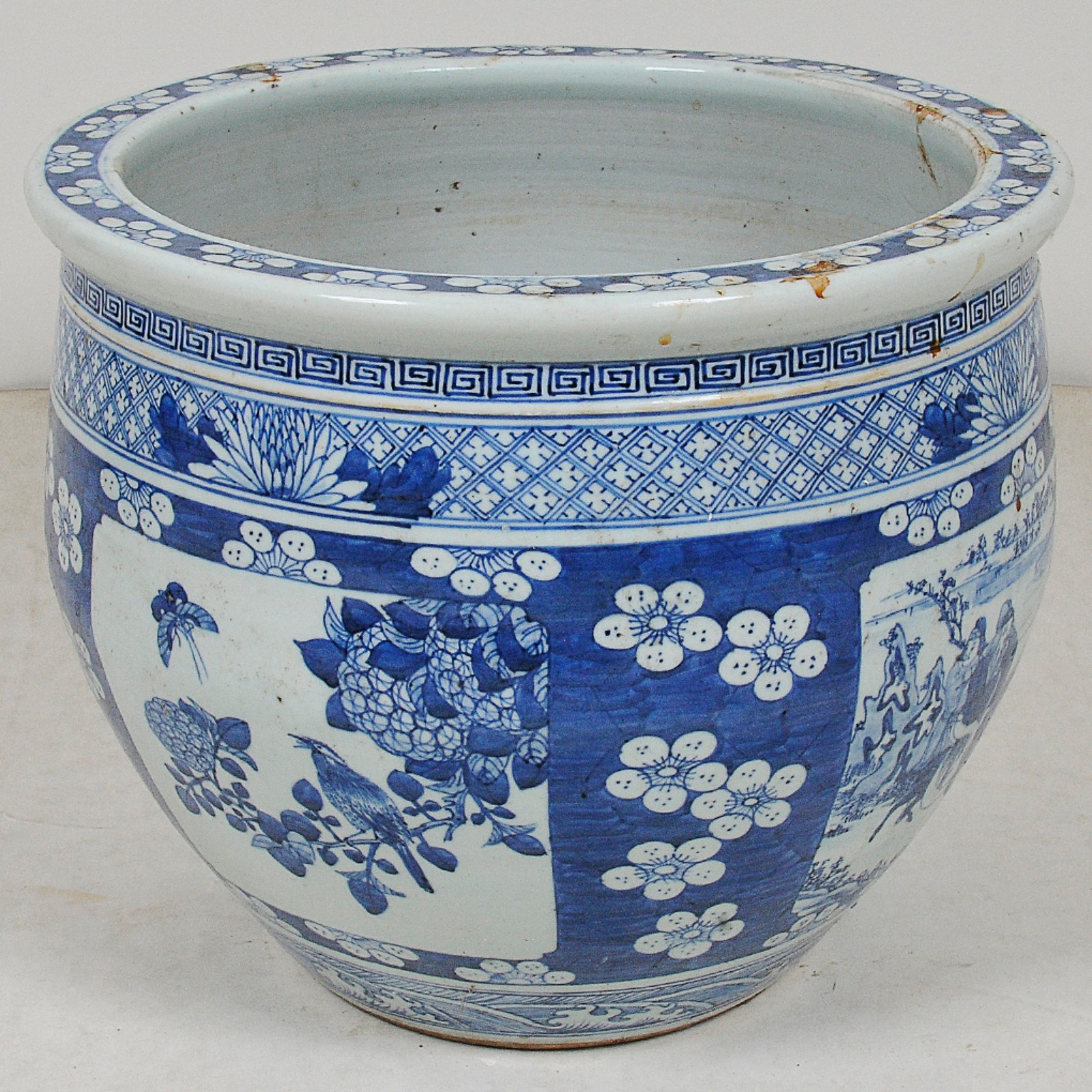 Cachepot em porcelana oriental com rica policromia e decoração floral... - foto 2 de 3