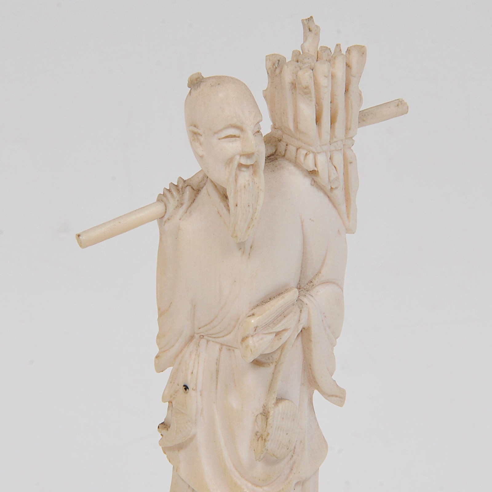 Escultura em marfim oriental do séc. XX representando " Camponês "... - foto 3 de 4
