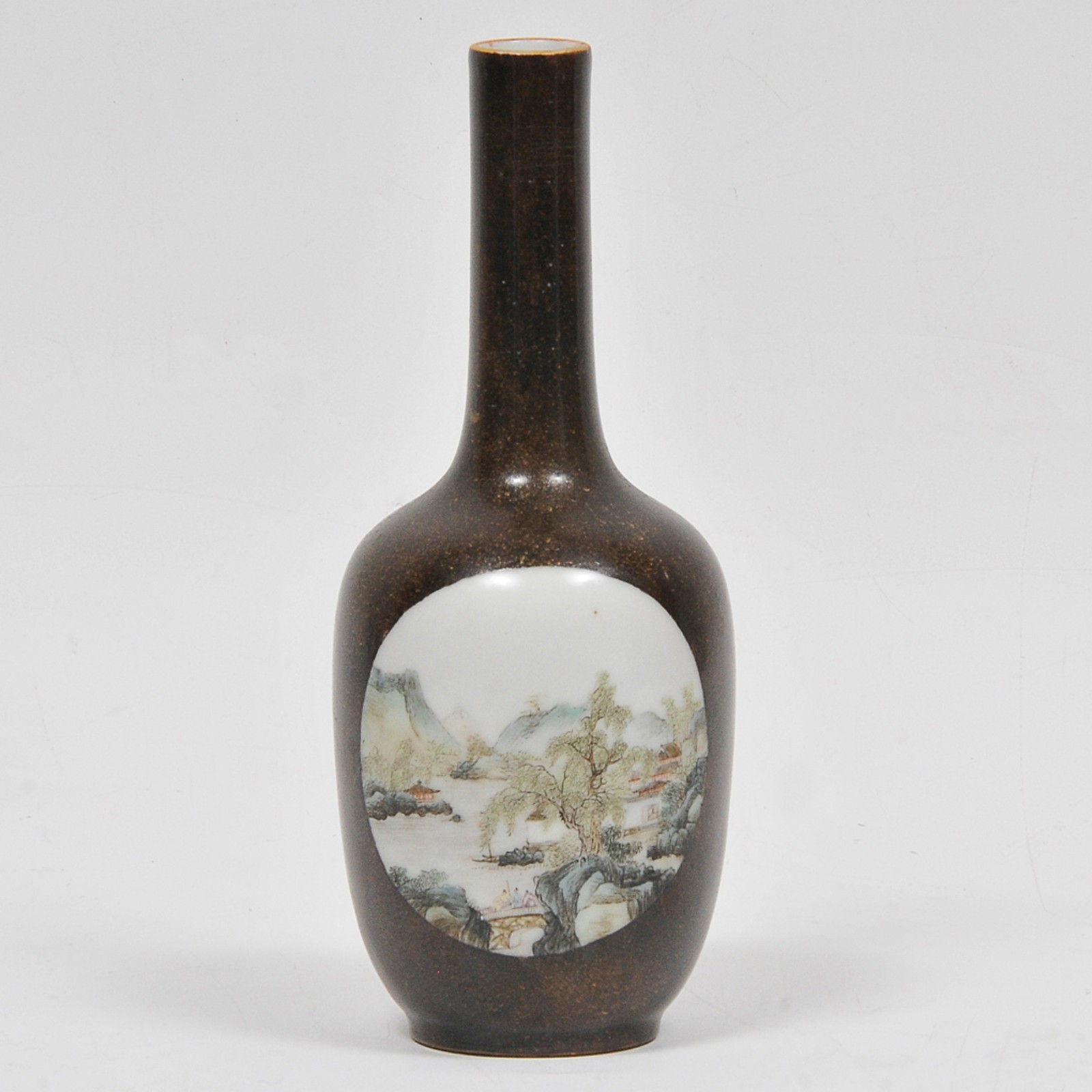 Vaso floreiro em porcelana chinesa com galeria central decorada com... - foto 1 de 4