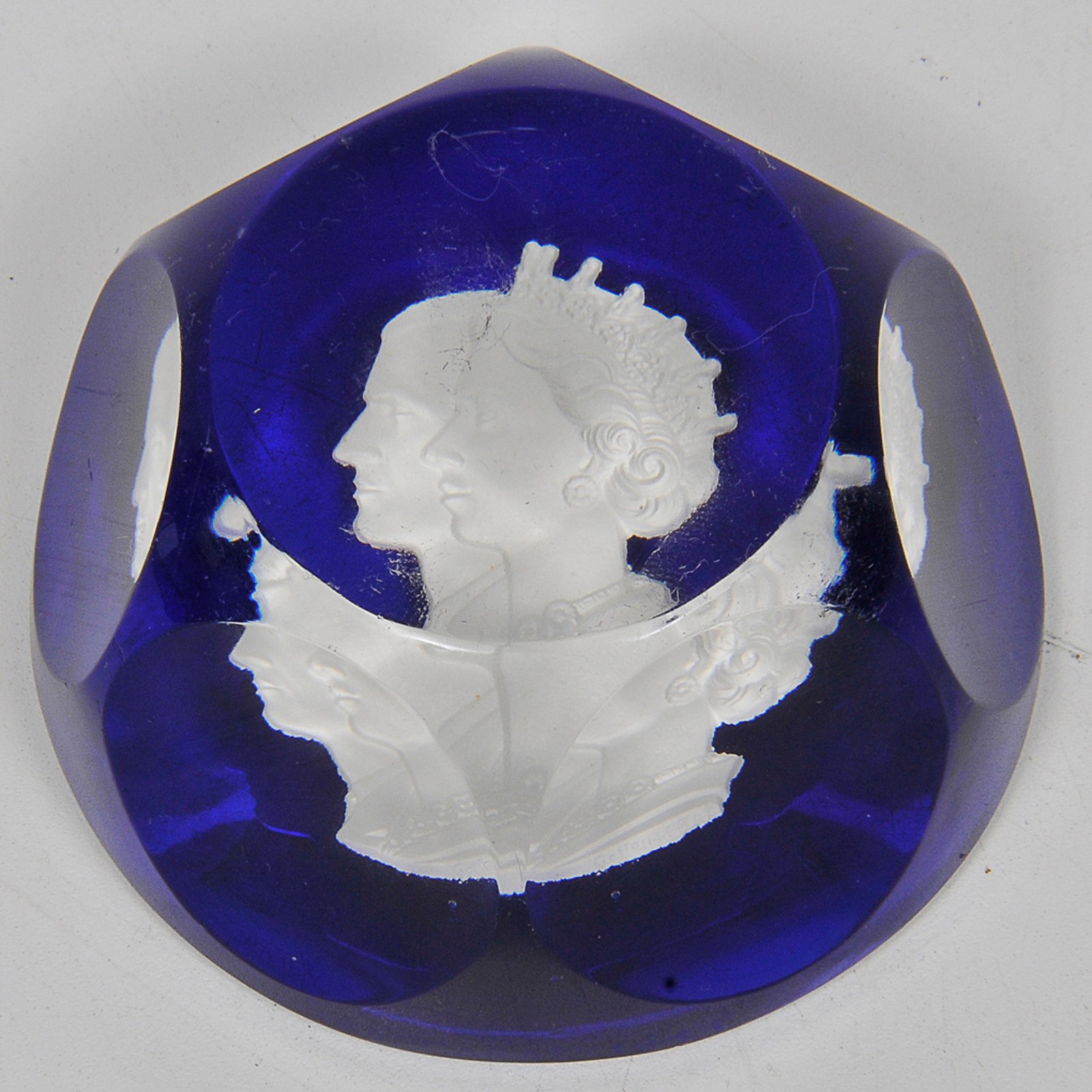 Antigo peso de papel de coleção em cristal europeu double azul... - foto 1 de 3