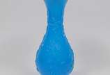 Par de antigos vaso floreiras de coleção em opa... - Par de antigos vaso floreiras de coleção em opalina francesa do séc. XIX na cor azul turquesa decorada com ramagens em alto relevo. Base e borda...