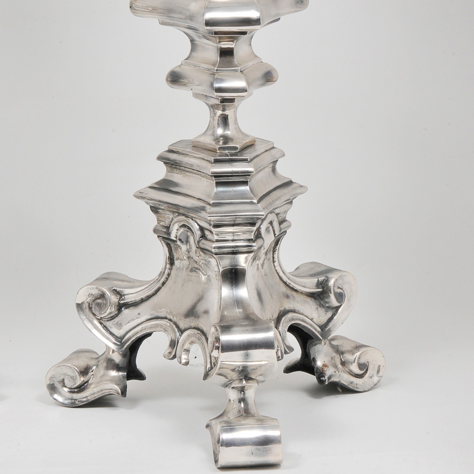 Par de toureiro em metal prateado liso estilo barroco , construídos... - foto 4 de 5