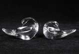 Par de esculturas em bloco de cristal translúci... - Par de esculturas em bloco de cristal translúcido representando " Cisne ". 